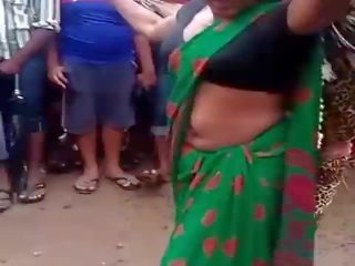 Andhra voluptuous babe Hor Romance On Road