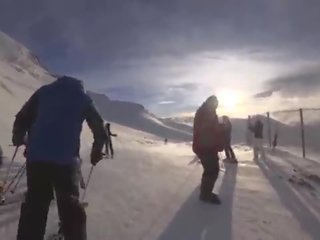4k publique éjac sur bouche en ski ascenseur partie 1, 2