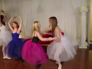 Filles gone sauvage - jeune ballet dancers aller coquin sur leur fou instructor