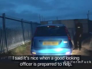 Falešný policajt pulls přes inviting prsatá blondýnka pak ofina ji