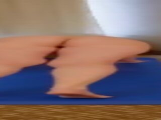 פלרטטנית perfected vee עושה עירום yoga&excl;