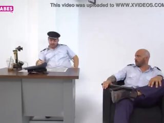 Sugarbabestv&colon; greeks polic oficer e pisët film