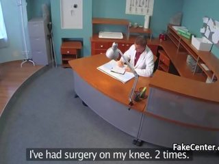 Medic fucks apaļas uz slimnīca