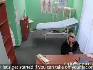 Pregnant divinity fucked by her expert in fake hospital