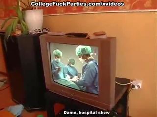 סטודנטים מן ה רפואי מכללה יש לי x מדורג וידאו ב ה מסיבה