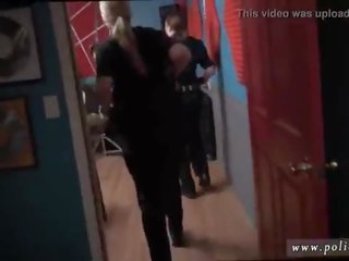 Begjær kino milf rå vid captures politiet humping en deadbeat pappa.