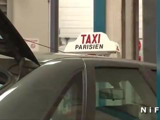 Aficionado pechugona francesa rubia duro golpeado en un garage