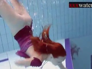 Fumare sensational russo rossa in il piscina <span class=duration>- 7 min</span>