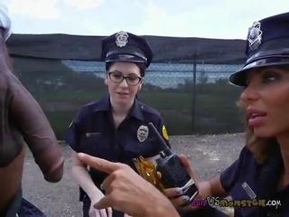 Uzbudinātas cops dalīties suspects liels melnas penis