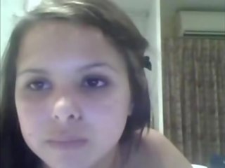 Jeune dame avec grand seins bates sur webcam - accès tubcams.com