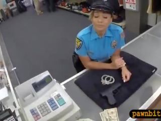 Damsel polisiýa officer fucked by pawnkeeper at the pawnshop