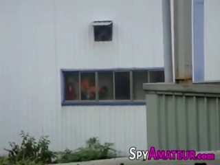 Fönstertittare spioneri en par har kön filma på spyamateur.com