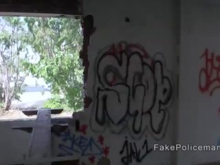 Malaking suso feature sucks cops putz sa secluded area